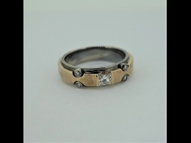 E-NO,S　K18WGダイヤモンド（0.309ct、0.10ct）リング