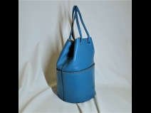 Ｊ＆Ｍデヴィｯトソン　牛革スタッツバッグ（新品同様）ブル－