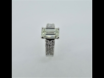 PTダイヤモンド（中石2.039ct.VLGY.SI2.脇石0.59ct）リング