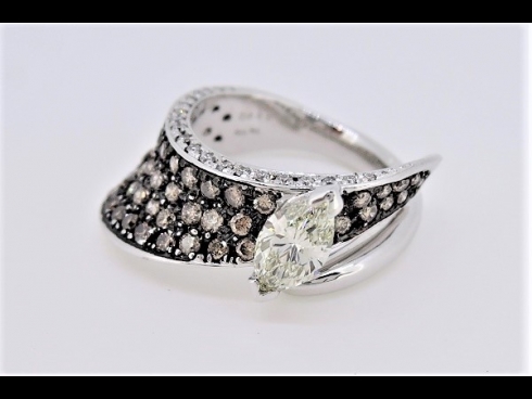 K18WGダイヤモンド（中石0.639ct脇石1.53ct）リング