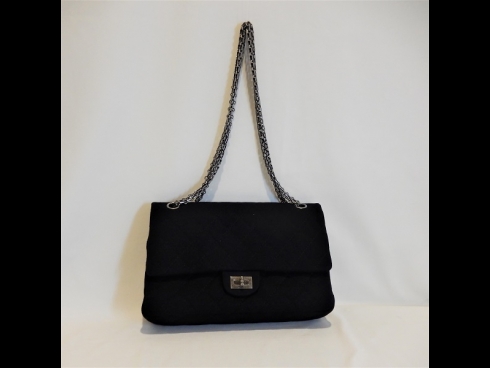 シャネル　チェ－ンショルダ－　キャンパス黒（USED）