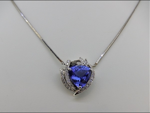 タンザナイト・ダイヤモンド（5.253ct・0.54ct）ペンダントネックレス
