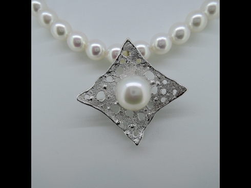 Sil南洋真珠（13mm）ペンダントブロ－チ