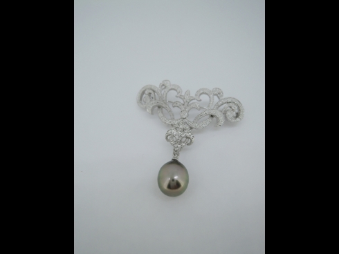 Sil 南洋黒蝶真珠(10.6mm) ペンダントブローチ