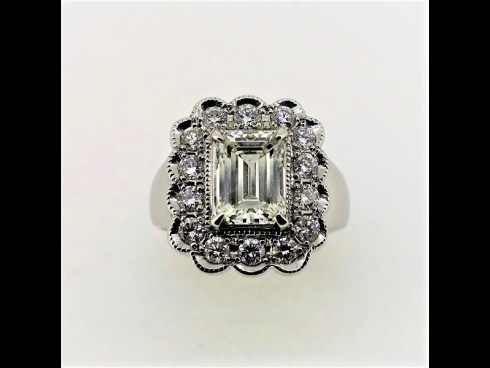 PTダイヤモンドリング（中石2.009ct　LVS2　脇石0.76ct）