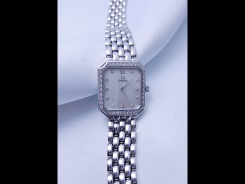 OMEGA　K18WGﾀﾞｲﾔﾓﾝﾄﾞ時計　　（USED)