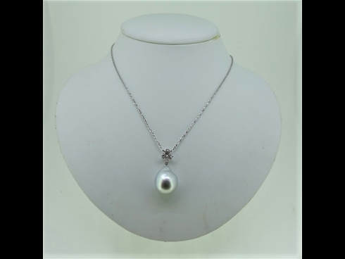 K18WG南洋真珠・アコヤケシ珠・ダイヤモンド（0.07ct）ペンダントネックレス