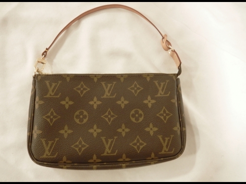 ルイヴィトン　アクセノワール　　（USED)