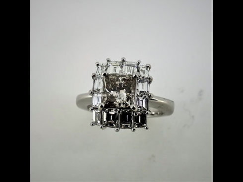 PTダイヤモンド（中石1.105ct脇石1.53ct）リング