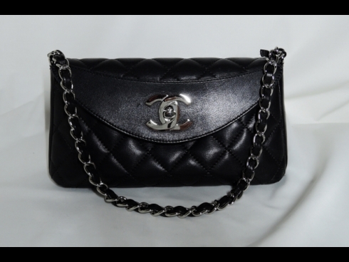 シャネルチェ－ンショルダ－　ラムスキン　ブラック　（美品）