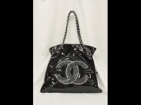 シャネル　エナメルチェーンバック     (USED)