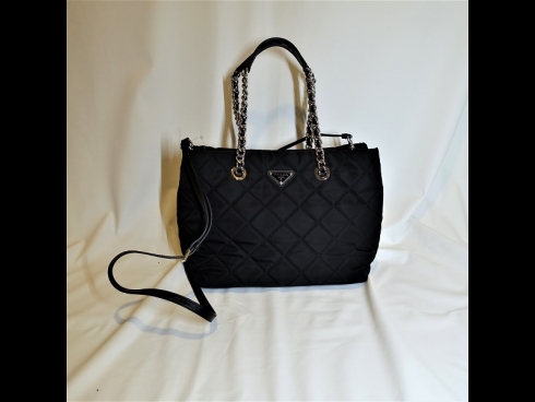 プラダ　ショルダ－バッグ（新品同様）