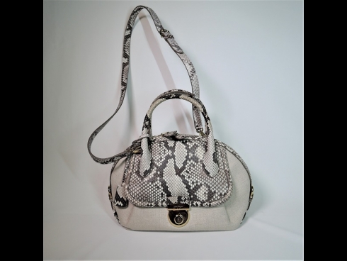 フェラガモパイソンハンドバッグ　（美品）