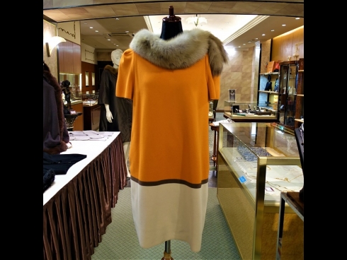 FOXEY　ワンピ－ス＆ロシアンセ－ブルマフラ－付（USED)