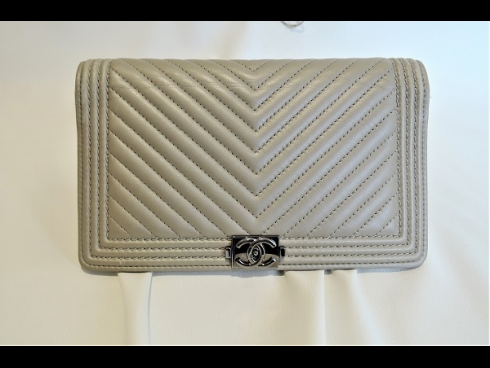 ボ－イシャネルラム財布（USED/新品同様）ベージュ