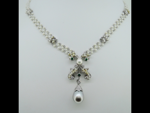 PT950南洋真珠・ダイヤモンド（031ct）・エメラルド（0.17ct）ペンダントネックレス