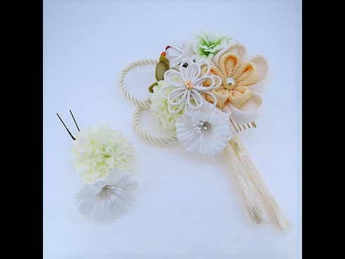 ちりめん梅つまみ細工コーム2点セット　ホワイト