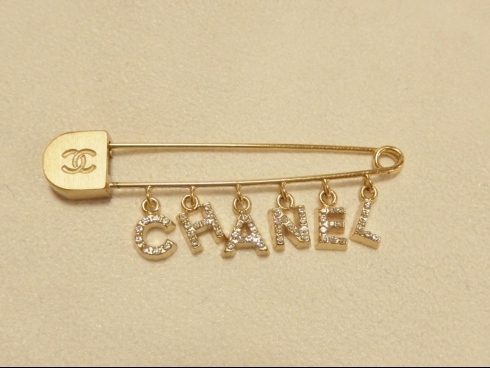 シャネル　ピンブローチ　　（USED)