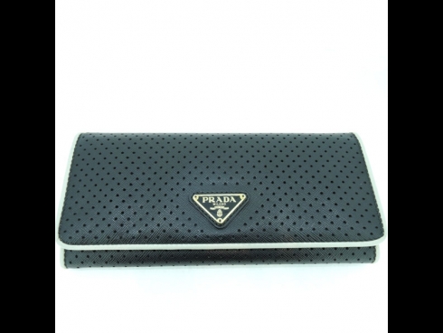 プラダ　二つ折り長財布　　 (USED)