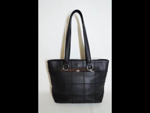 シャネルキャビアスキントートバッグ　（USED/新品同様）