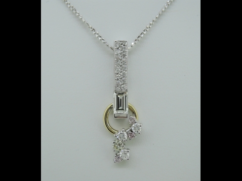 K18WGﾀﾞｲﾔペンダントネックレス　（中石0.68ct、脇石0.69ct）