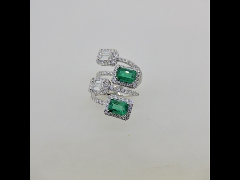 K18WGエメラルイド（2.01ct）ダイヤモンド（0.91ct　E　VSI　脇石1.261ct）リング