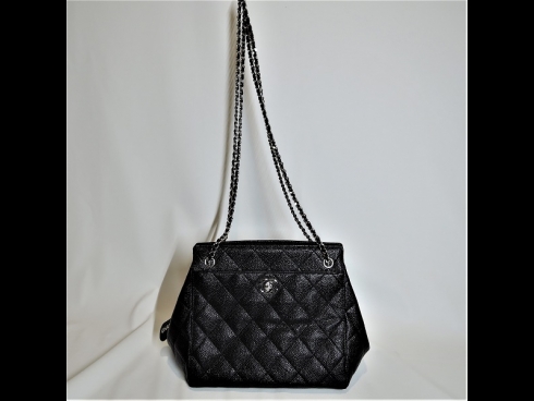 シャネル　ｽｸｴｱ型タ－ンロックショルダ－バッグ（USED/美品）