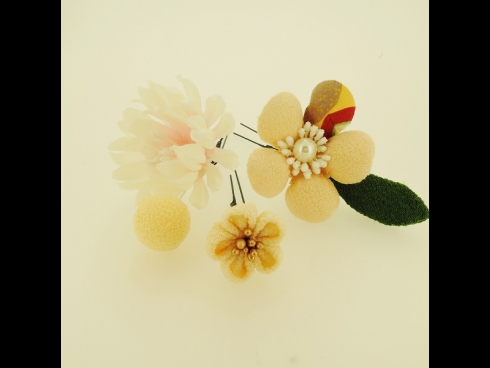 ミニフラワ－Uピン3点セット　　ベージュ