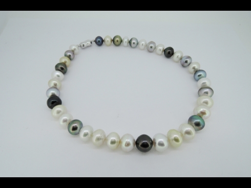 南洋マルチ真珠ネックレス（14.0mm-11mm）