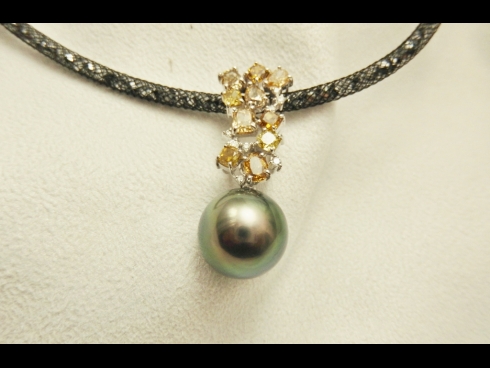 K18WG  南洋タヒチ真珠　ダイヤモンドペンダント