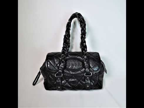 シャネルショルダ－バッグ　カ－フブラック　（USED)