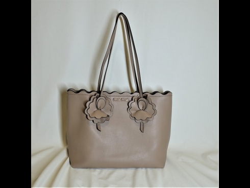 MIU　MIU　グレインカ－フカメオ53ト－トバッグ（新品同様）