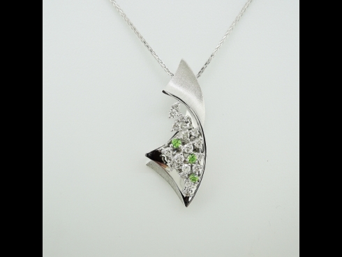 K18WGペリドット・ダイヤペンダントネックレス