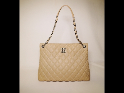 シャネル　キャビアスキンチェーンバッグ　(USED)