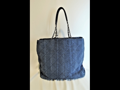 シャネルパイソント－トバッグ（新品同様）