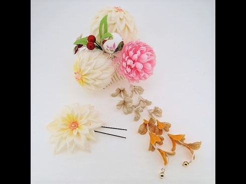 成人式髪飾り花てまりふじ下がりコ－ム　ホワイト