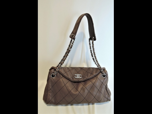 シャネルステッチレザ－チェ－ンショルダ－バッグ（USED/新品同様）