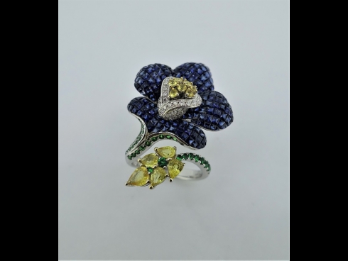 K18WGサファイア（5.90ct）・ガ－ネット（0.30ct）ダイヤモンド（0.25ct）リング