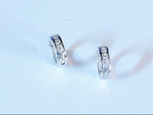 K18WG　ダイヤモンド　ピアリング