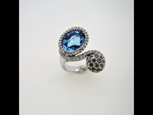 K18WGブル－トパ－ズ（5.84ct）・ダイヤモンド（1.19ct）リング