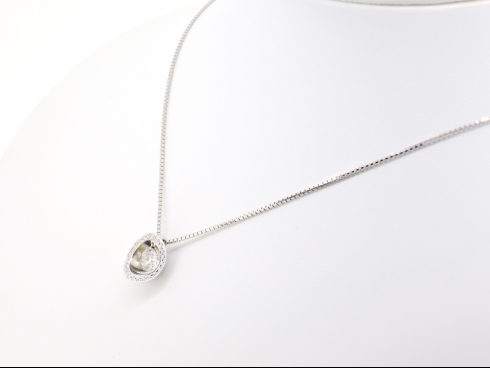 K18WG ダンシングダイヤモンド(中石 0.68ct、脇石 0.12ct)　ペンダントネックレス