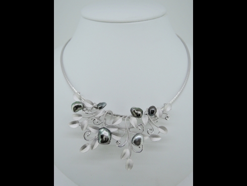 Sil 南洋黒蝶ケシ珠ペンダントネックレス