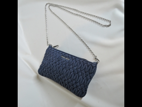 ミュウミュウショルダ－バッグ　BLUE（美品）