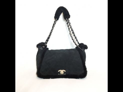 シャネル ムートンチェ－ンバッグ（新品同様）
