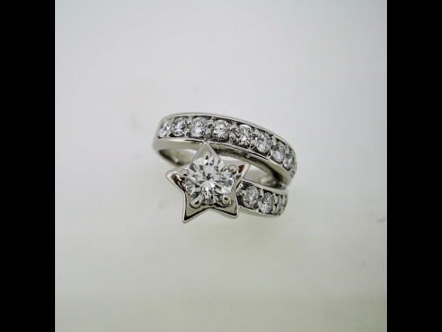 PTダイヤモンドリング（中石0.561ct、脇石0.94ct）