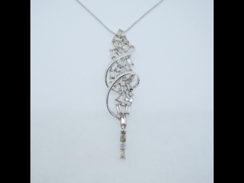 K18WG ダイヤモンド ペンダントネックレス