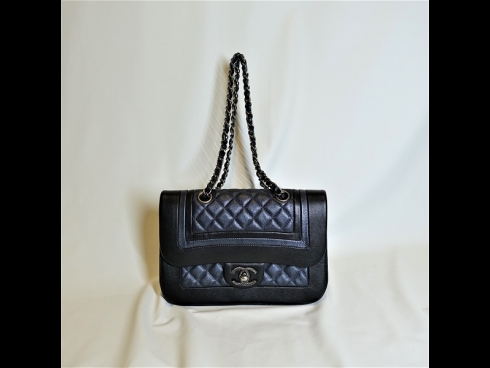 シャネル　マトラッセダブルチェ－ンショルダ－（美品）