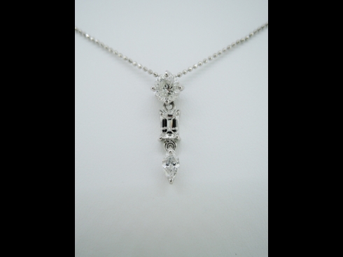 Pt ダイヤモンド(0.65ct、0.66ct)　ペンダントネックレス