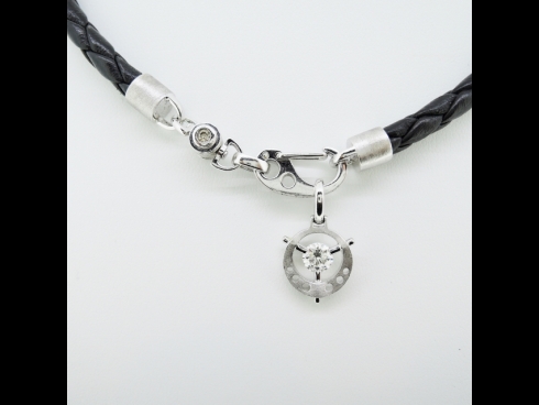 K18WGダイヤモンドペンダントネックレス