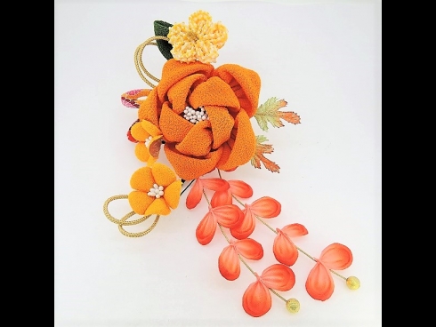 ふっくらちりめん花飾りコ－ム2点セット　オレンジ